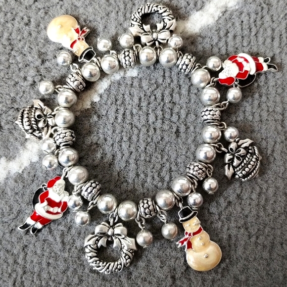 Avon Christmas 🎄 Charm Bracelet ⛄ - Picture 9 of 14